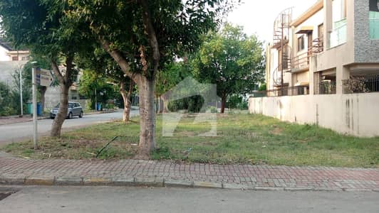 10 Marla Corner Plot for Sale in Phase 7