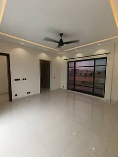 1 KANAL ELEGANT AND FULLY MAINTAINED SUPER HOT LOCATED BUNGALOW'S UPPER PORTION IS AVAILABLE IN THE BEST BLOCK OF DHA PHASE 7, LAHORE.