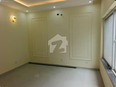 ڈی ایچ اے فیز 5 ڈیفنس (ڈی ایچ اے),لاہور میں 4 کمروں کا 10 مرلہ مکان 2.25 لاکھ میں کرایہ پر دستیاب ہے۔
