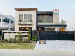 10 MARLA ELEGANT AND FULLY MAINTAINED SUPER HOT LOCATED HOUSE IS AVAILABLE FOR RENT IN BLOCK A OF DHA PHASE 6. SPACIOUS AND IDEAL FOR FAMILY LIVING.