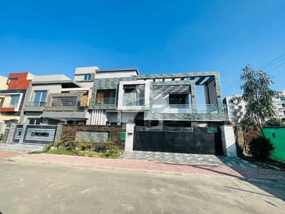 بحریہ ٹاؤن اوورسیز انکلیو بحریہ ٹاؤن,لاہور میں 5 کمروں کا 14 مرلہ مکان 5.4 کروڑ میں برائے فروخت۔
