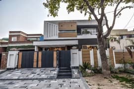 10 MARLA ELEGANT SUPER HOT LOCATED BUNGALOW IS AVAILABLE FOR RENT IN BLOCK D OF DHA PHASE 6. EXCELLENT LOCATION WITH EASY ACCESS TO FACILITIES.