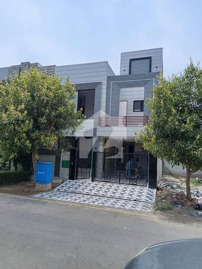 FIVE MARLA BRAND NEW MODERN HOUSE NEAR PARK MOSQUE AND MARKET AVAILABLE IN OVERSEAS LOW COST, BAHRIA ORCHARD LAHORE