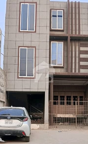 ایم اے جناح روڈ ملتان میں 10 مرلہ Studio عمارت 7.0 لاکھ میں کرایہ پر دستیاب ہے۔