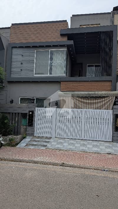 5 Marla Luxury Brand New House for sale in Bahria Town Lhr 5 Marla Luxury Brand New House for sale in Bahria Town Lhr