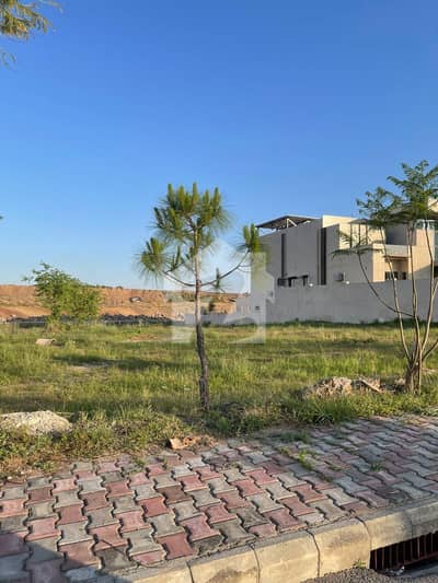 Gulberg Green C Block 2 sided Open 04kanal Plot 220series Available For Sale