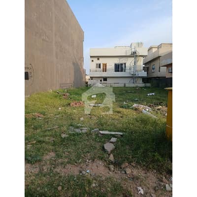 بحریہ ٹاؤن فیز 8 ۔ بلاک سی بحریہ ٹاؤن فیز 8,بحریہ ٹاؤن راولپنڈی,راولپنڈی میں 10 مرلہ رہائشی پلاٹ 1.45 کروڑ میں برائے فروخت۔