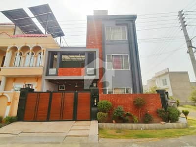 9.5 Marla Corner Owner Build House For Sale