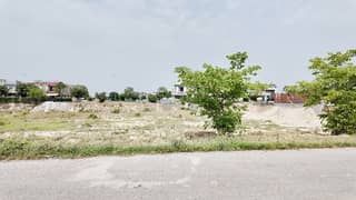 Prime Two-Side Open Plot for Sale in W Block 70' road Exceptional Location & Premium Investment Opportunity