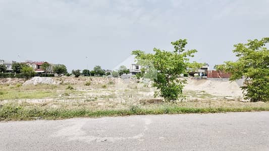 ڈی ایچ اے فیز 8 ڈیفنس (ڈی ایچ اے),لاہور میں 1 کنال رہائشی پلاٹ 5.5 کروڑ میں برائے فروخت۔ ڈی ایچ اے فیز 8 ڈیفنس (ڈی ایچ اے),لاہور میں 1 کنال رہائشی پلاٹ 5.5 کروڑ میں برائے فروخت۔