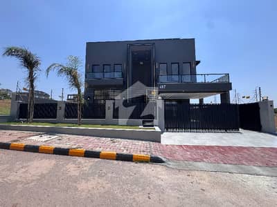 House For sale In Beautiful Bahria Town Phase 8 - Block P