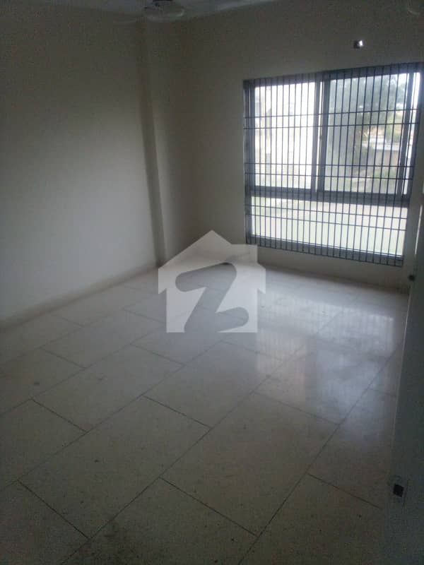 Clifton Block 2 Apartment Available 3 Bedroom Clifton Block 2 Apartment Available 3 Bedroom