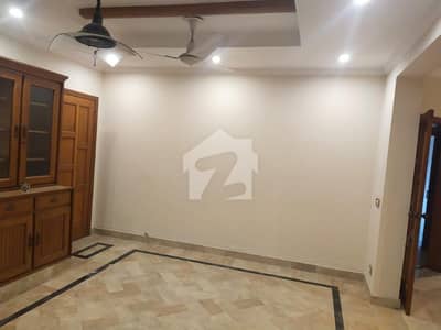 ڈی ایچ اے فیز 3 ڈیفنس (ڈی ایچ اے),لاہور میں 3 کمروں کا 1 کنال زیریں پورشن 1.6 لاکھ میں کرایہ پر دستیاب ہے۔ ڈی ایچ اے فیز 3 ڈیفنس (ڈی ایچ اے),لاہور میں 3 کمروں کا 1 کنال زیریں پورشن 1.6 لاکھ میں کرایہ پر دستیاب ہے۔