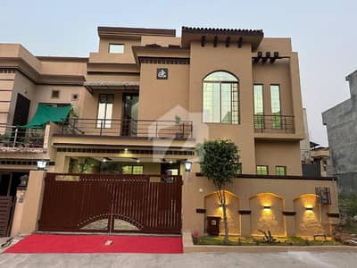 بحریہ ٹاؤن فیز 8 بحریہ ٹاؤن راولپنڈی,راولپنڈی میں 5 کمروں کا 7 مرلہ مکان 2.45 کروڑ میں برائے فروخت۔