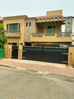 10 Marla Used House Available for Sale in Jasmine Block, Sector C, Bahria Town Lahore | Prime Location | Ajmair Group