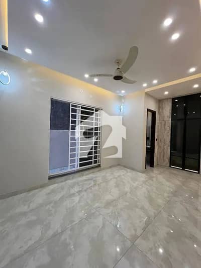 Lower Portion of 5 Marla House Available For Rent In Park View City