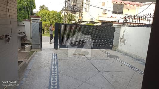 ڈی ایچ اے فیز 4 ڈیفنس (ڈی ایچ اے),لاہور میں 3 کمروں کا 10 مرلہ مکان 1.6 لاکھ میں کرایہ پر دستیاب ہے۔ ڈی ایچ اے فیز 4 ڈیفنس (ڈی ایچ اے),لاہور میں 3 کمروں کا 10 مرلہ مکان 1.6 لاکھ میں کرایہ پر دستیاب ہے۔