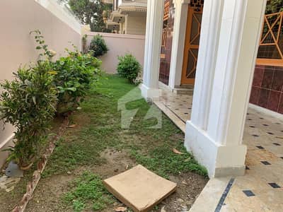 400 Sqyds Single Storey Well Maintained Bunglow For Sale In Blk 7 Jauhar