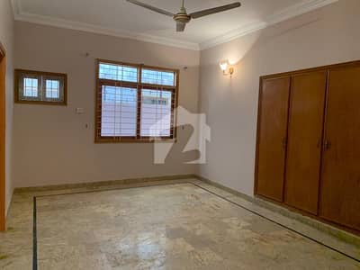 400 Sqyds Single Storey Well Maintained Bunglow For Sale In Blk 7 Jauhar