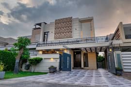 10 Marla Slightly Used Like New House Available For Sale In Bahria Town Lahore