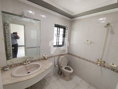 10 Marla Beautiful House For Sale In Punjab Cooperative Housing Society Prime Location