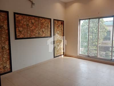 1-Kanal Beautiful Upper Portion 2beds With Attached Bathroom