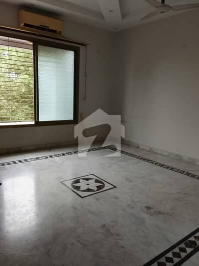400 Sq. Yards 1st Floor 3 Bed DD Portion For Rent With Roof And Separate Entrance.