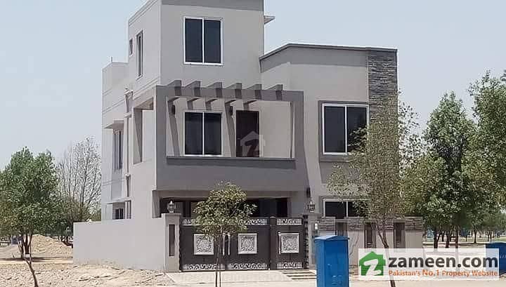 8 Marla Brand New House Available For Sale