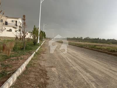 Gulberg Green Block C 04kanal Developed possession LakeFacing Front back Open Highted Location plot Available For sale