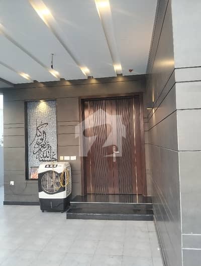 10 Marla Modern luxury House Available For Rent in DHA phase 7