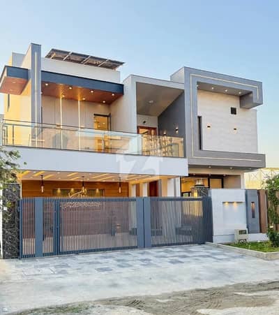 1 Kanaal Ultra Luxury Designer Corner House
