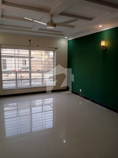 10 marla beautiful house available for rent in bahria town phase 2