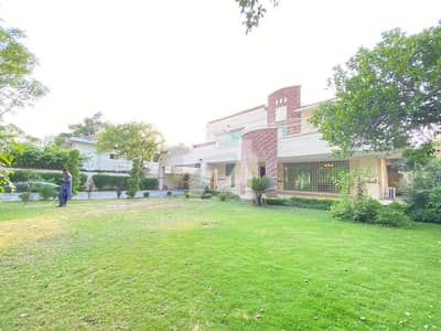 Beautiful house available for rent on prime location Beautiful house available for rent on prime location