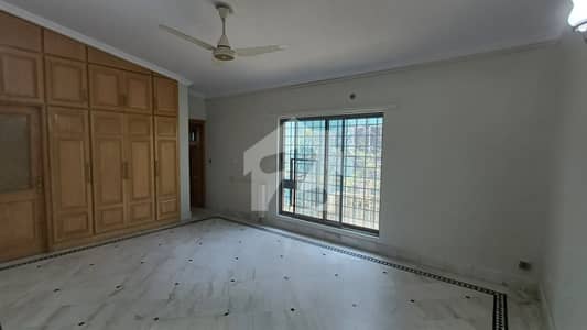 Elegant 1 Kanal House For Rent | 6 Bedrooms | Front Lawn | Prime Street Location Elegant 1 Kanal House For Rent | 6 Bedrooms | Front Lawn | Prime Street Location