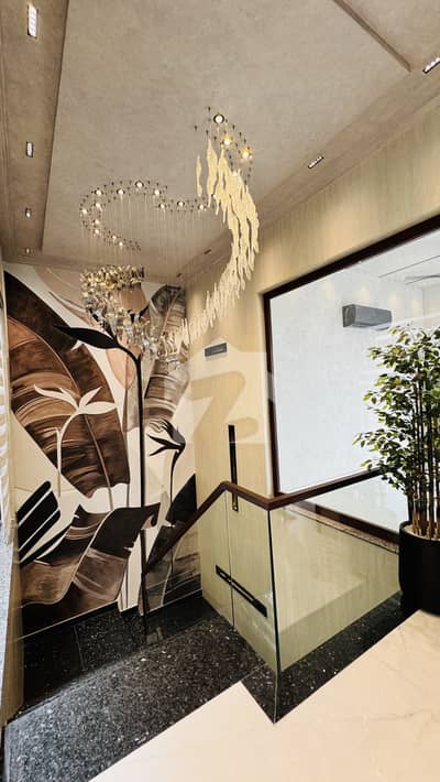 1 KANAL BRAND NEW MODERN HOUSE WITH LUXURY FEATHERS OF CUNSTRUCTION AND ALSO MODERN DECENT LIVING STYLE