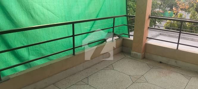 ڈی ایچ اے فیز 4 ڈیفنس (ڈی ایچ اے),لاہور میں 2 کمروں کا 10 مرلہ بالائی پورشن 75.0 ہزار میں کرایہ پر دستیاب ہے۔
