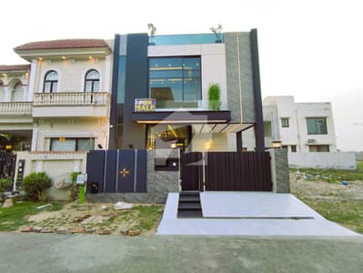 5 MARLA BRAND NEW ULTRA MODERN HOUSE FOR SALE NEAR TO PARK