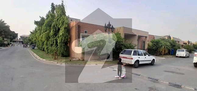 A For Sale Beautiful Corner House Singal Story Safari Villa Bahria Town Lahore,