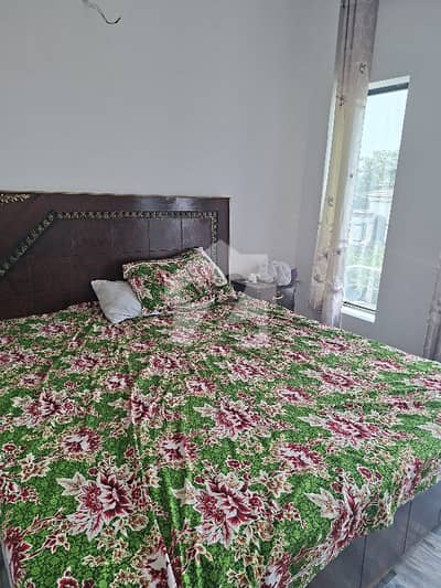one bed room available for rent