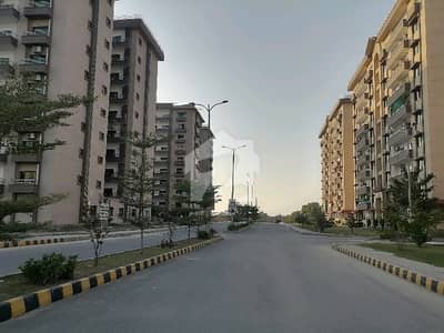 عسکری 11 ۔ سیکٹر بی عسکری 11,عسکری,لاہور میں 3 کمروں کا 10 مرلہ فلیٹ 1.4 لاکھ میں کرایہ پر دستیاب ہے۔