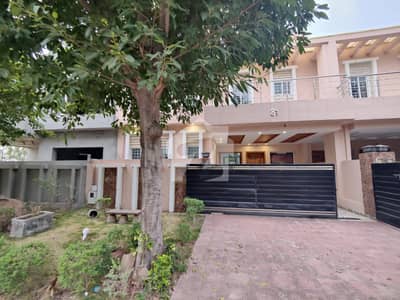بحریہ انکلیو بحریہ ٹاؤن,اسلام آباد میں 5 کمروں کا 8 مرلہ مکان 3.5 کروڑ میں برائے فروخت۔