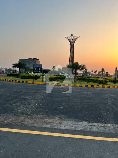 Hateem city Lahore A luxurious project by Faisal Movers Housing (FM Group) Just 25 minutes drive from Thokar Niaz Baig. Located on Main Shaikupura Road Shraqpur Sharif 10 Marla plot On Easy Installments 135000 Only