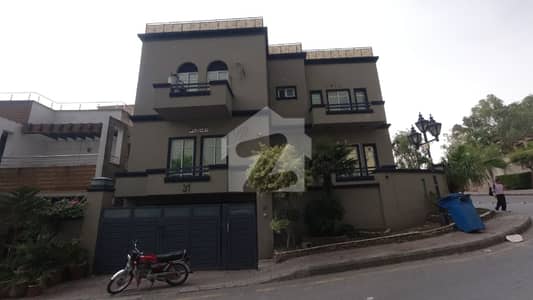 بحریہ ٹاؤن ۔ سفاری ولاز بحریہ ٹاؤن راولپنڈی,راولپنڈی میں 7 کمروں کا 1 کنال مکان 10.95 کروڑ میں برائے فروخت۔ بحریہ ٹاؤن ۔ سفاری ولاز بحریہ ٹاؤن راولپنڈی,راولپنڈی میں 7 کمروں کا 1 کنال مکان 10.95 کروڑ میں برائے فروخت۔