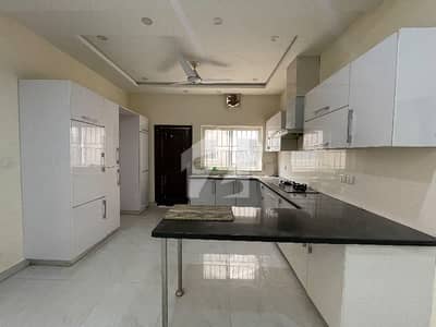 10 House Avaliable For Rent 5 Bed Accommodation 2 American Kitchen 1 Servent Two Species TV Lounge Available For Rent In Bahria Enclave Prime Location Near To Market Park Masjid.