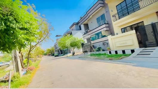 1 KANAL PLOT FOR SALE IN VALENCIA TOWN LAHORE