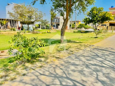7 MARLA FACING PARK PLOT FOR SALE IN VALENCIA TOWN LAHORE