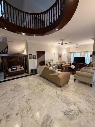 Beautifully Designed 6-Bedroom House Featuring Generously Sized Rooms