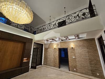 2 kanal Beautiful house with 20 KW solar system