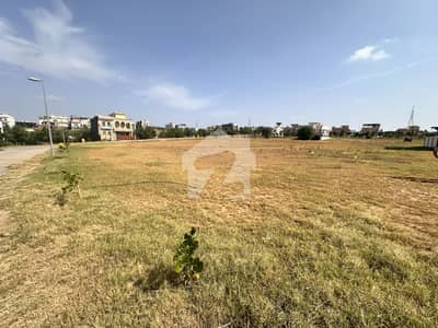 Huge Front 93 Feet Backopen Park And Top Heighted Plot For Sale