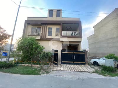 6 Marla used Corner House for Sale Platinum Block, Park View City Lahore